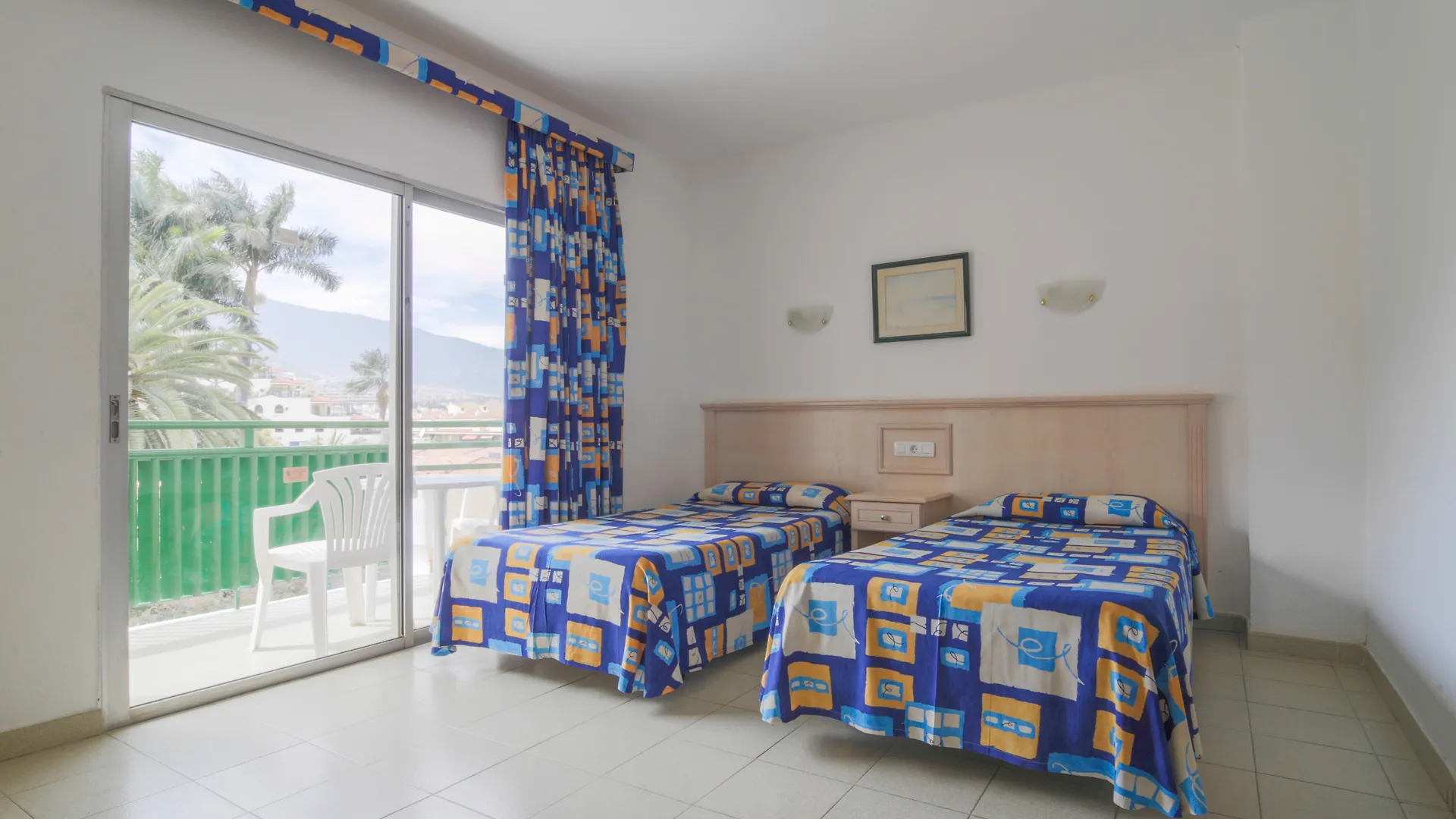 Apartamentos La Carabela Puerto de la Cruz  Puerto de la Cruz (Tenerife)