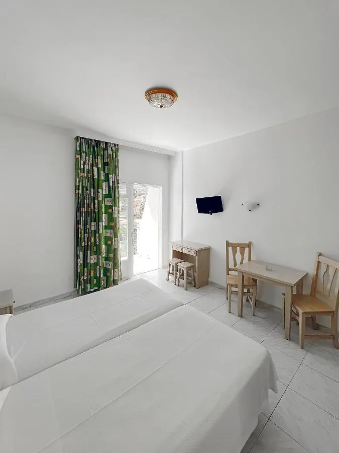 Apartamentos La Carabela Puerto de la Cruz  Puerto de la Cruz (Tenerife)